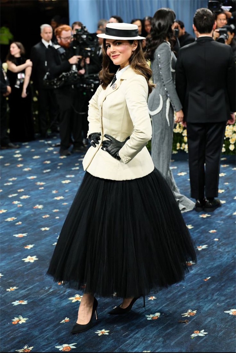 Białe damskie garnitury biurow – Women Formal Wear Black And White recenzja i cena